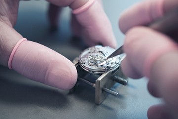 温州欧米茄表进水维修